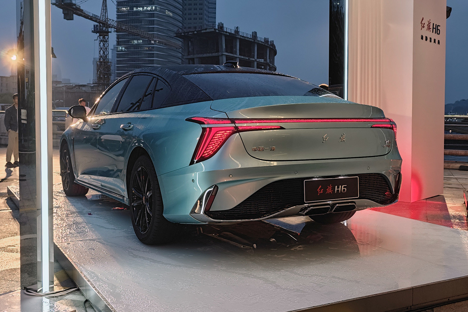 一汽紅旗H6推出四款車型，預(yù)售價19.48-24.18萬元